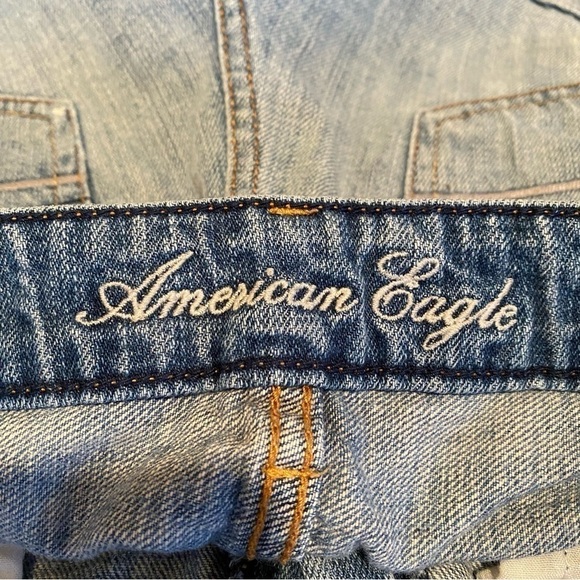 American Eagle Cuffed Shorts Womens Denim Blue Distressed 4” Inseam Size 4 - Picture 3 of 6